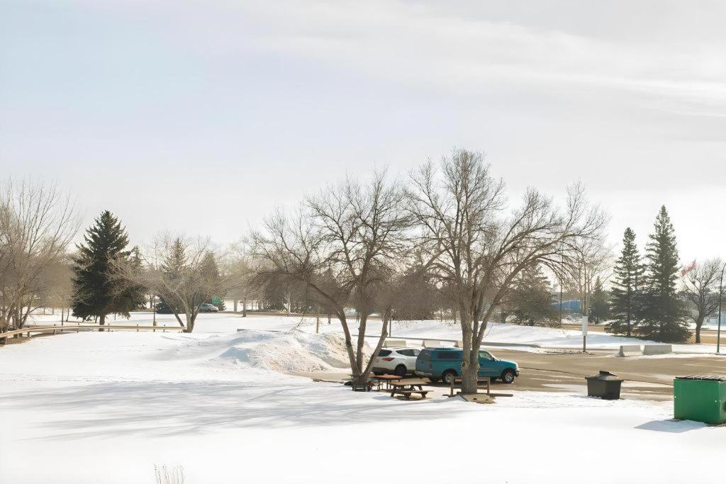 Medicine Hat Inn & Suites Εξωτερικό φωτογραφία
