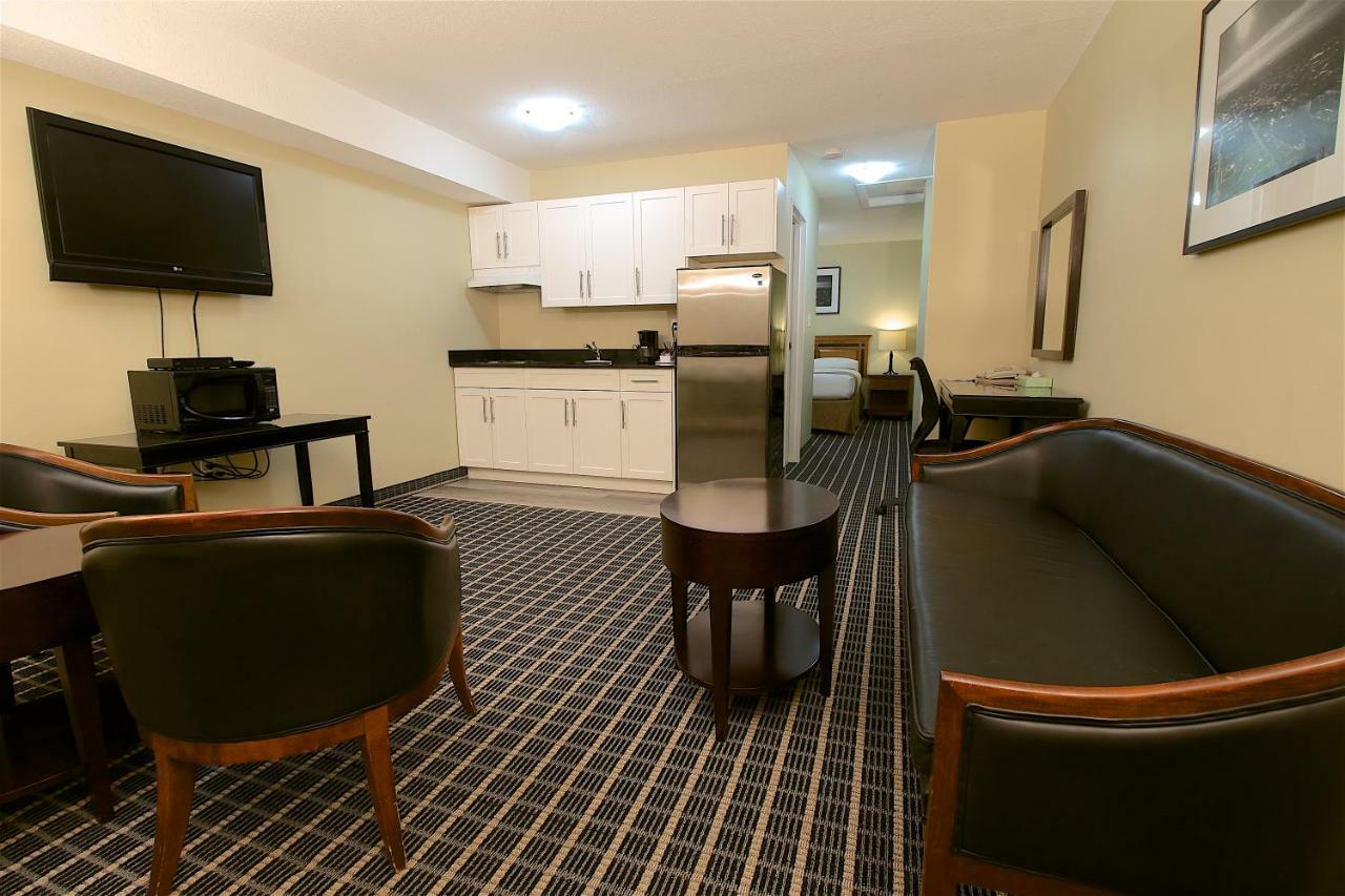 Medicine Hat Inn & Suites Εξωτερικό φωτογραφία