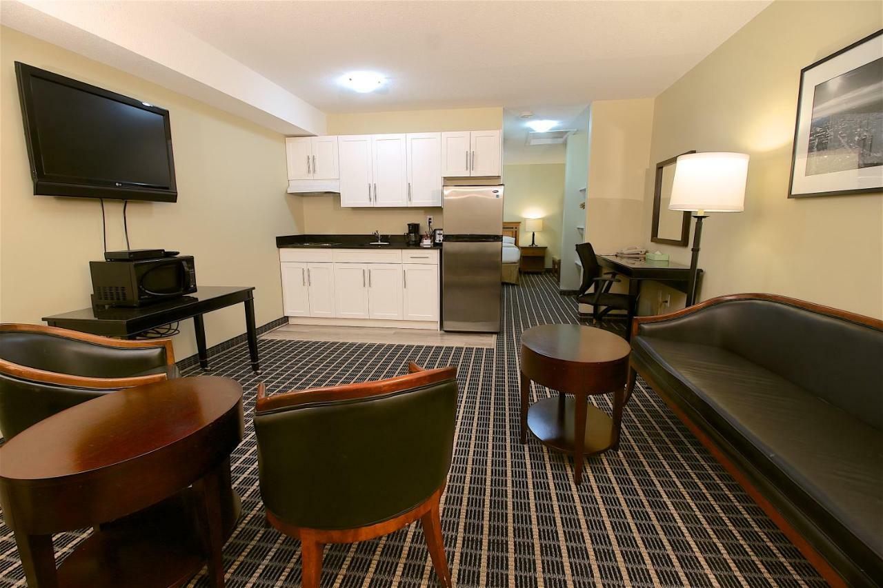 Medicine Hat Inn & Suites Εξωτερικό φωτογραφία