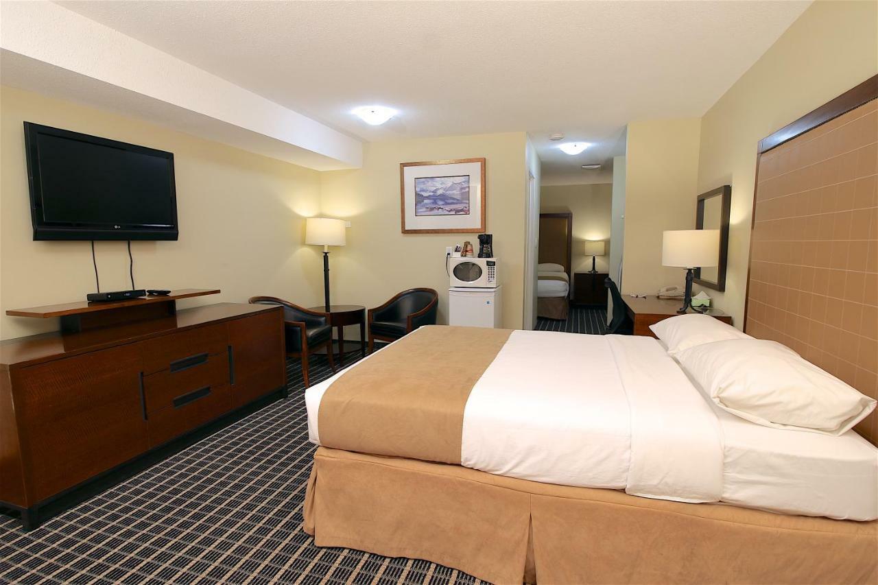 Medicine Hat Inn & Suites Εξωτερικό φωτογραφία