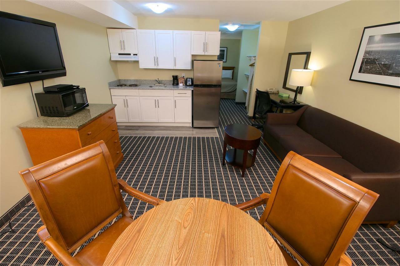 Medicine Hat Inn & Suites Εξωτερικό φωτογραφία